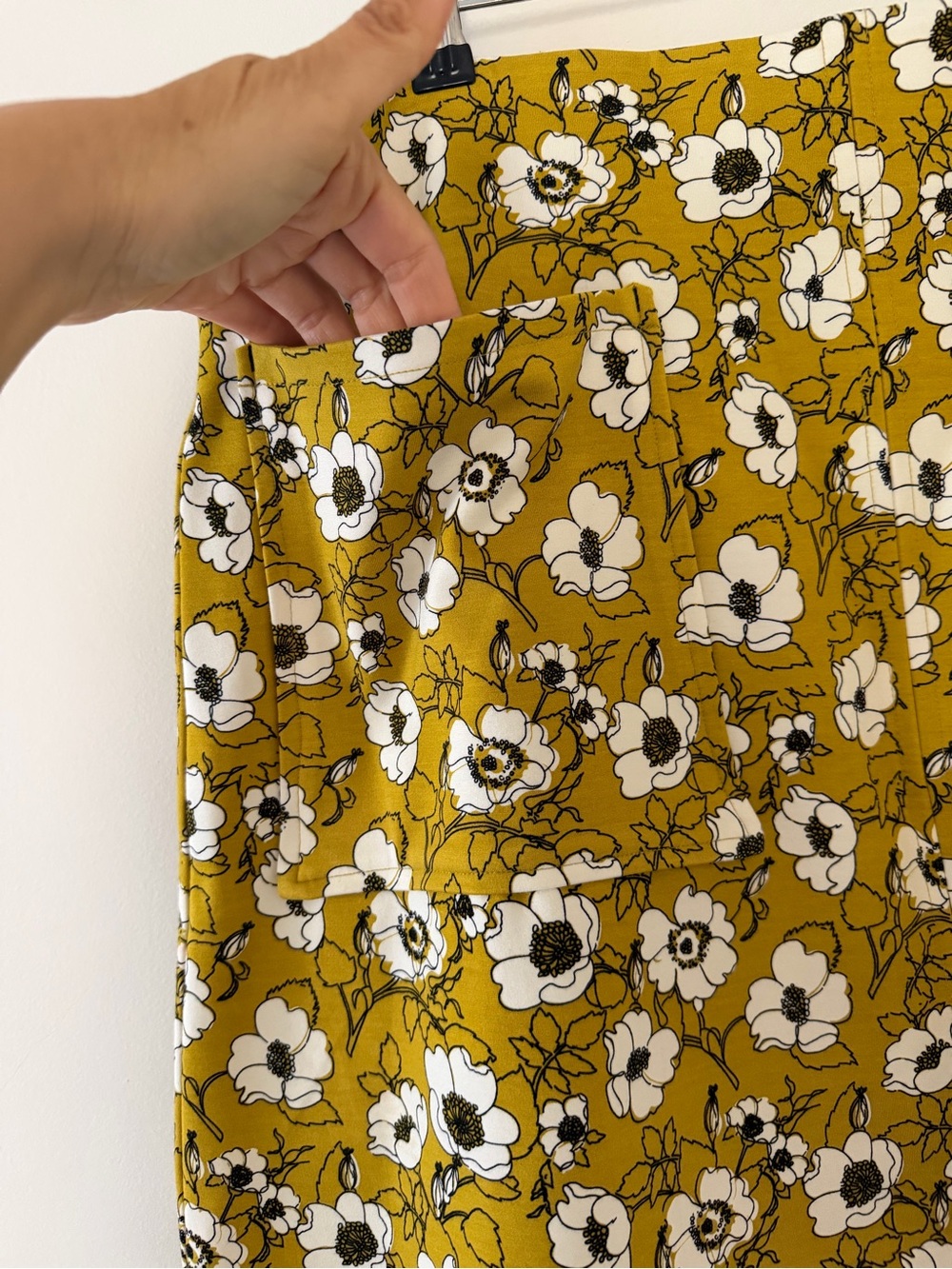 Maeve Marisela Mustard Floral A-Line Mini Skirt
Front pockets Bold Print - Picture 3 of 5